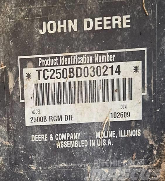 John Deere 2500 B PrecisionCut Trattorini tagliaerba