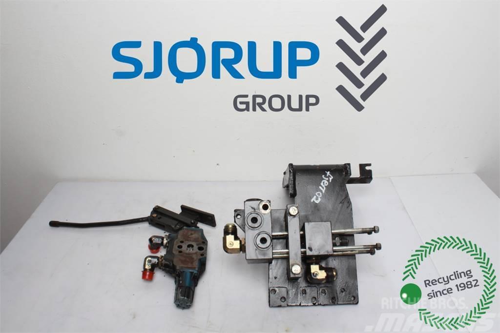 Valtra 8450 Remote control valve Componenti idrauliche