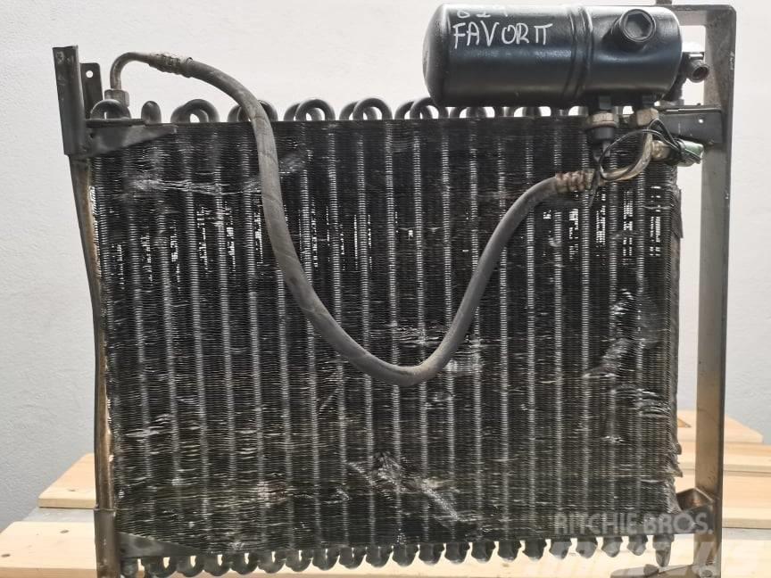 Fendt 824 Favorit {radiator conditioning Radiatori