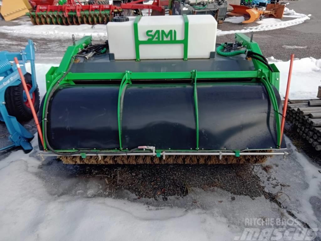 Sami K 2000 kauhaharja vesityksellä Altri macchinari per strade e neve