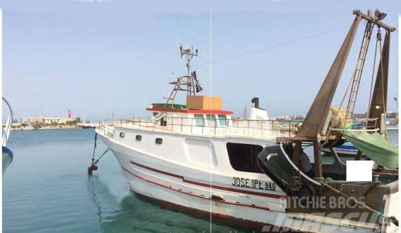  Barco de pesca denominada "Jose" Fishing boat Altri componenti
