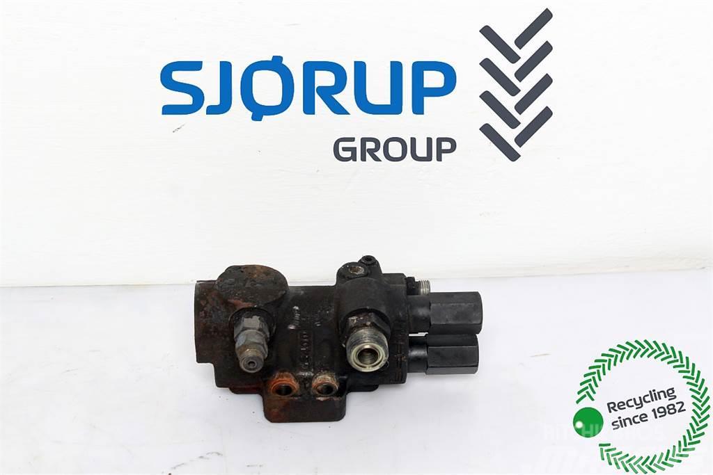 Steyr CVT 6145 Priority valve Componenti idrauliche