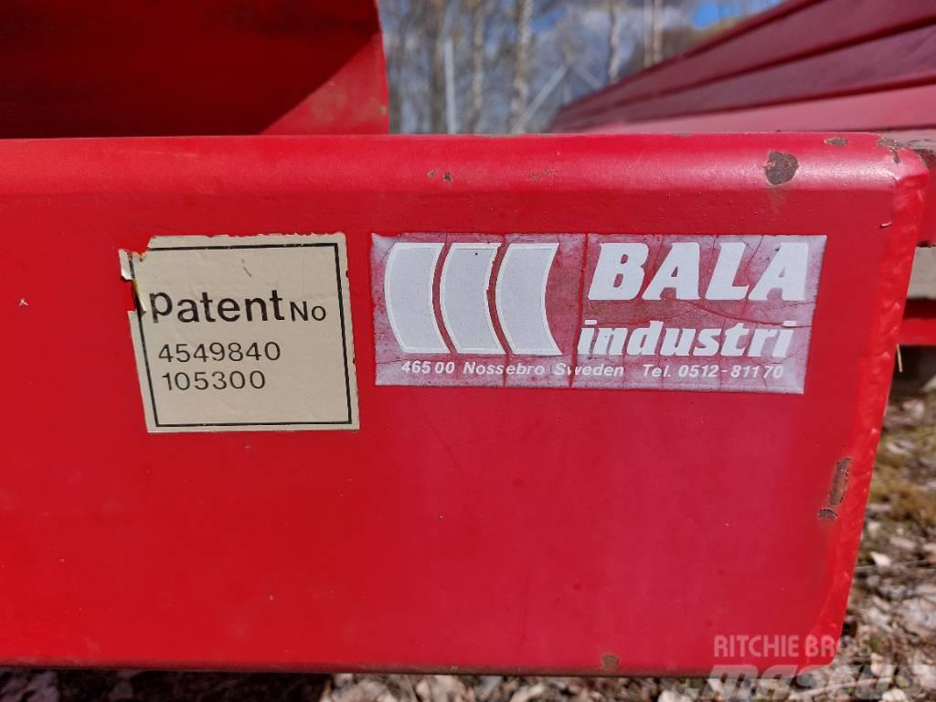 Bala Paalinkeräysvaunu Altri macchinari per falciare e trinciare