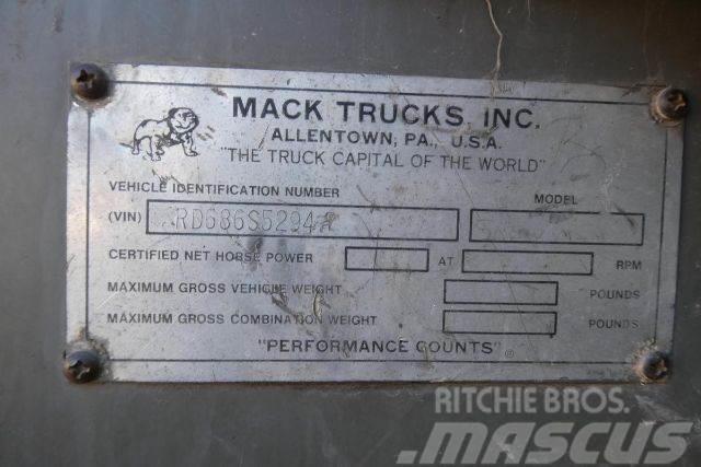 Mack RD686S Autocisterne