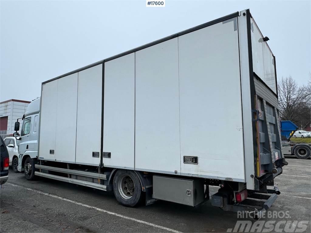 DAF CF370 4x2 box truck w/ full side opening and lifti Camion cassonati