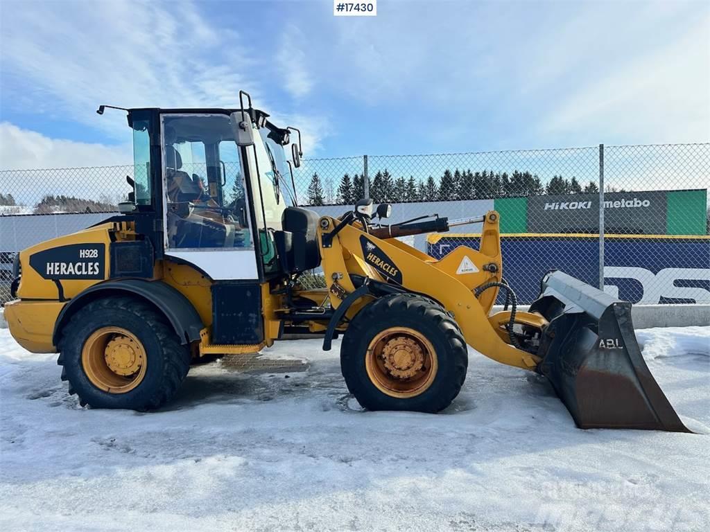 Heracles H928 Wheel loader w/ bucket. Rep object. Pale gommate