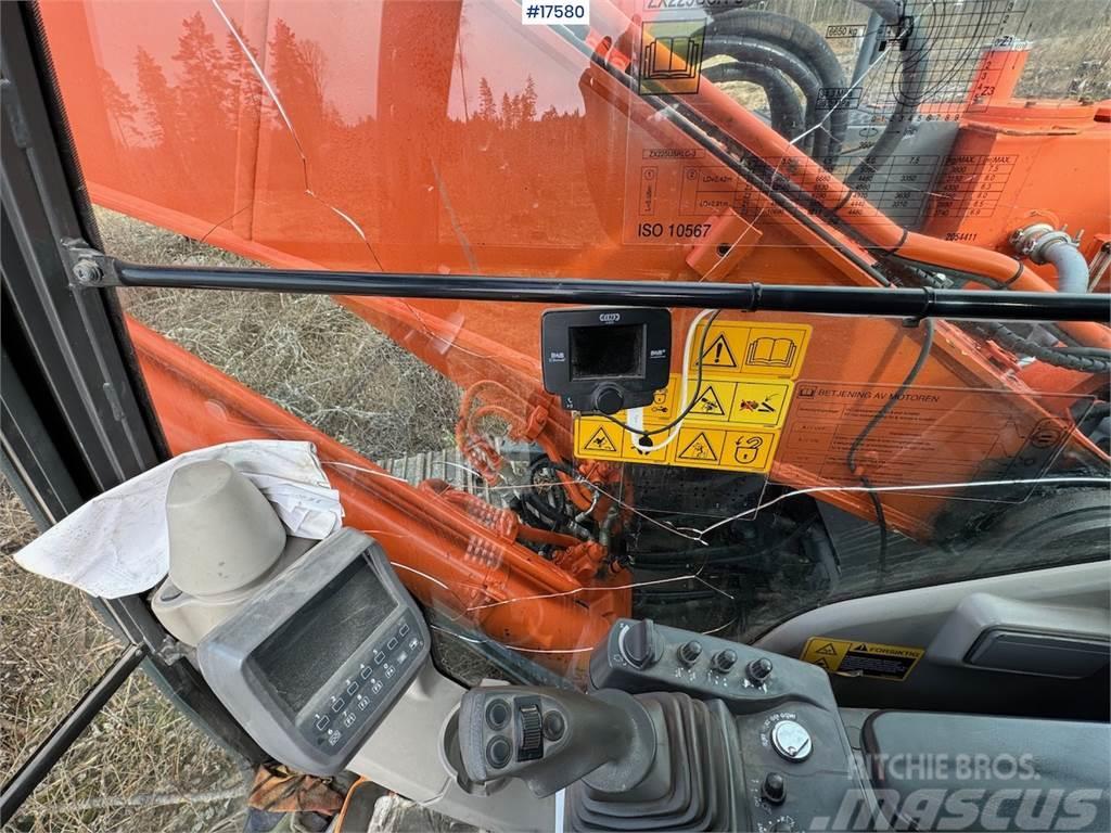 Hitachi ZX225 crawler excavator w/ 2 buckets and tilt WATC Escavatori cingolati