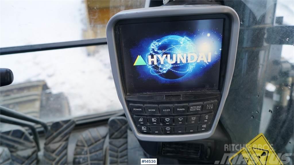 Hyundai HX520L digger w/ bucket. Escavatori cingolati