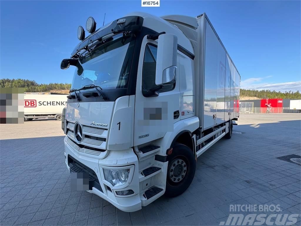 Mercedes-Benz Actros 1835 4x2 box truck w/ full side opening and Camion cassonati