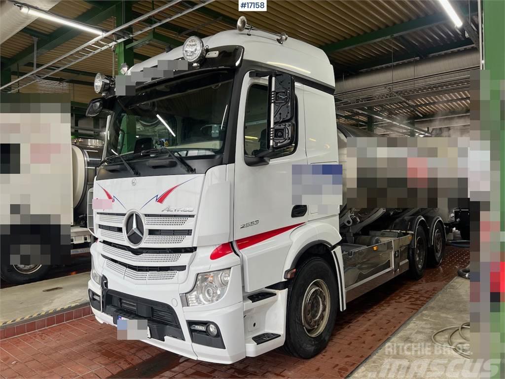 Mercedes-Benz Actros 2553 6x2 Chassis. WATCH VIDEO Autocabinati