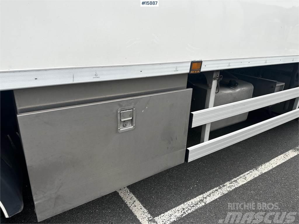Mercedes-Benz Actros 6x2 Box Truck w/ fridge/freezer unit. Camion cassonati