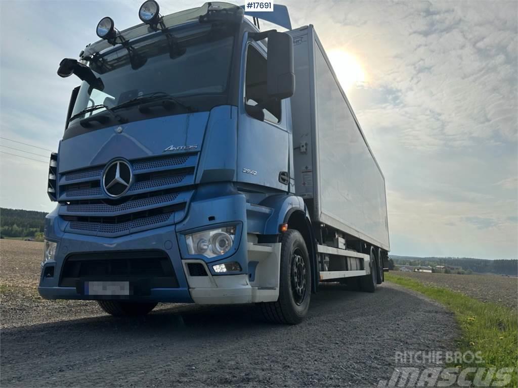 Mercedes-Benz Antons 6x2 Box truck w/ fridge/freezer unit. Camion cassonati