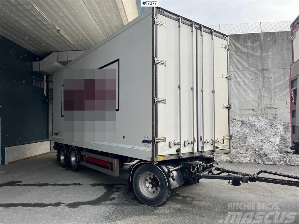 Närko 3 axle cabinet tow w/ full side opening and zepro  Altri rimorchi