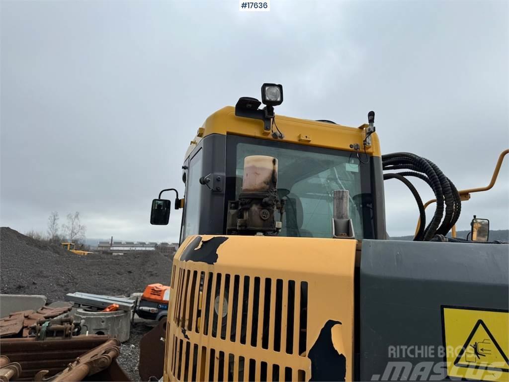 Volvo ECR235CL Tracked excavator w/ bucket and tilt Escavatori cingolati