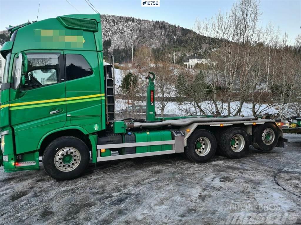 Volvo FH 8x4 hooklift truck w/ 24h multilift and compres Camion con gancio di sollevamento