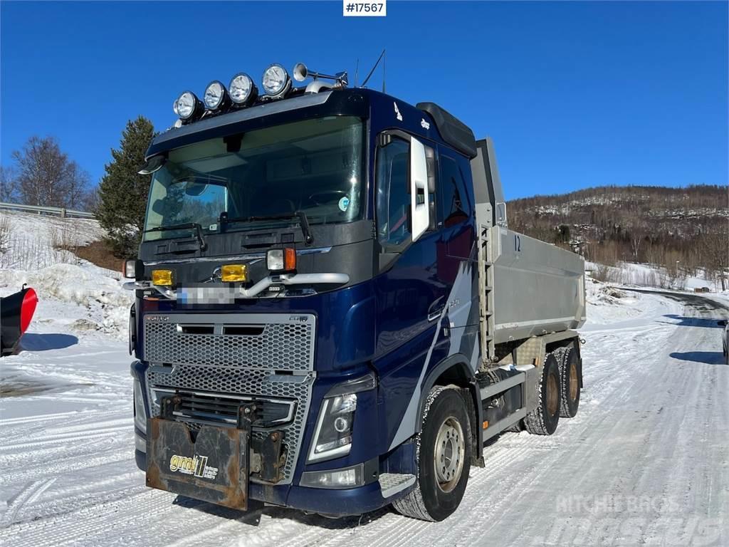 Volvo FH16 650 6x4 tipper w/ only 231k km! Camion ribaltabili