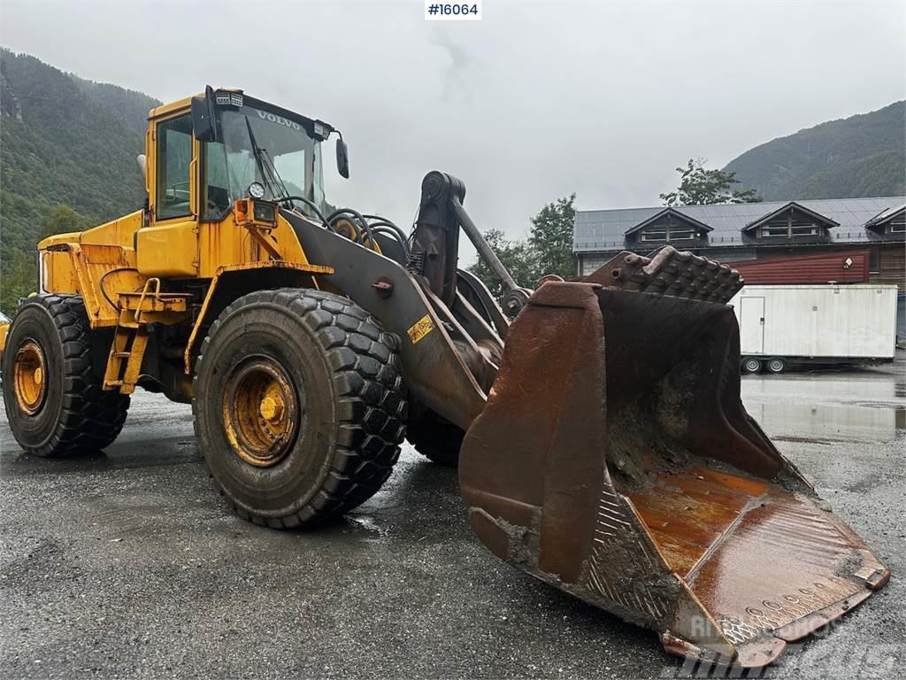 Volvo L180E Wheel Loader w/ Bucket and good tires. Pale gommate