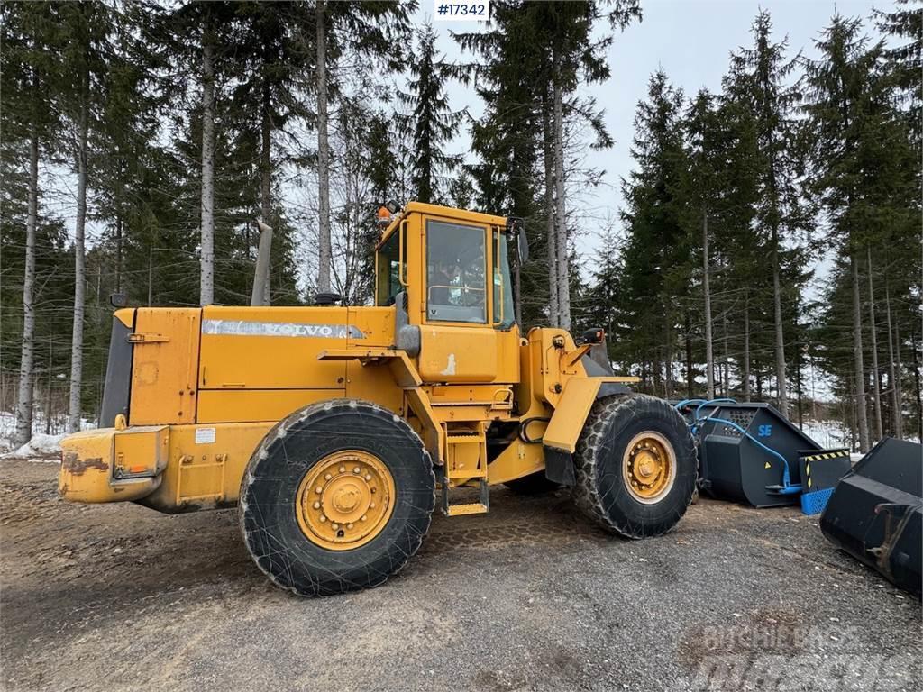 Volvo L90D Wheel loader w/ folding wing tray and scale.  Pale gommate