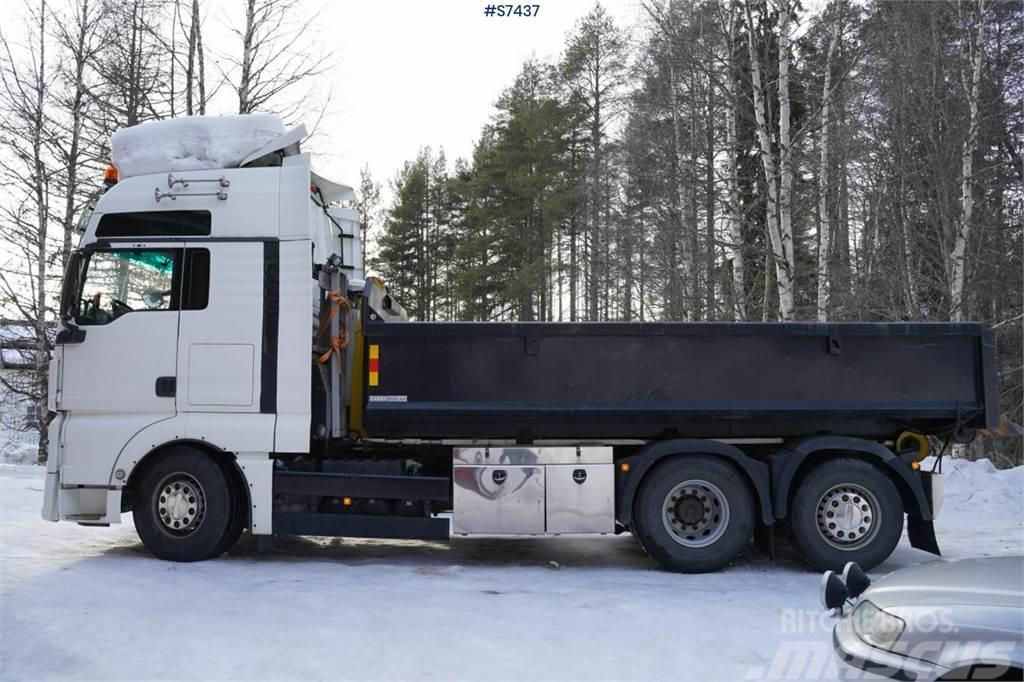 MAN TGX26.480 6x2 Hook truck with flat bed Camion con gancio di sollevamento