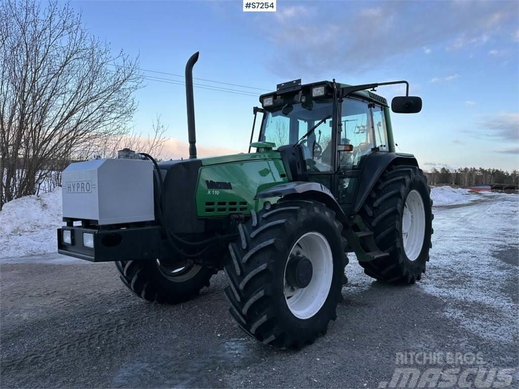 Valtra X110 waiststeering tractor with twintrac Trattori