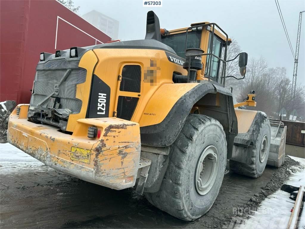 Volvo L250H wheel loader with bucket Pale gommate