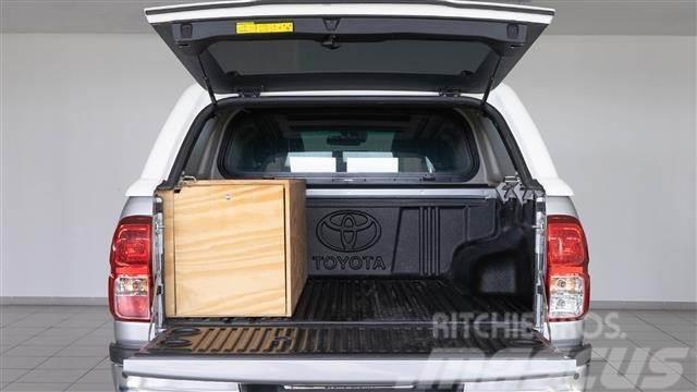 Toyota Hilux Cabina Doble VXL Aut. Furgone chiuso