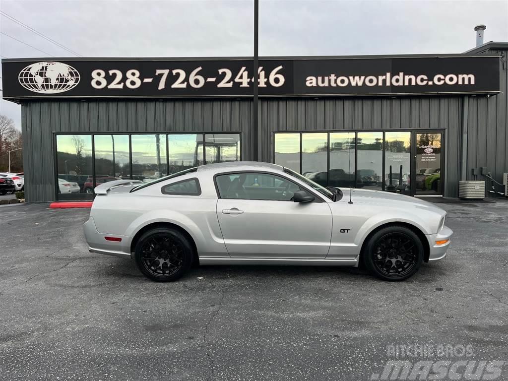 Ford Mustang GT Deluxe Coupe Auto