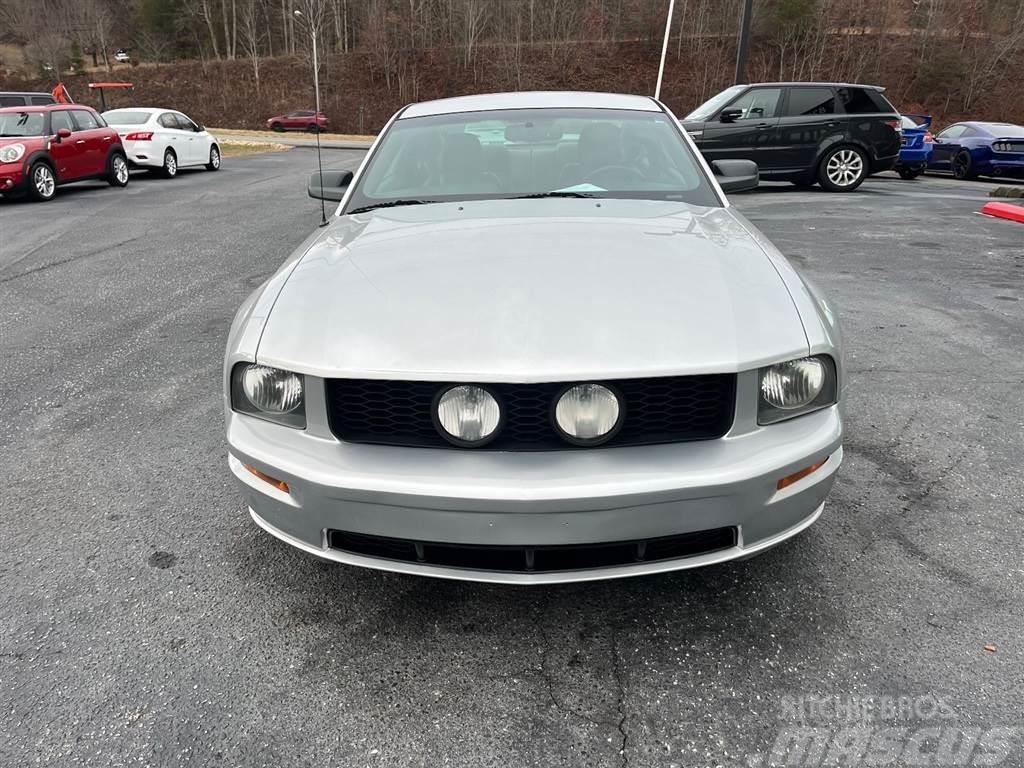 Ford Mustang GT Deluxe Coupe Auto