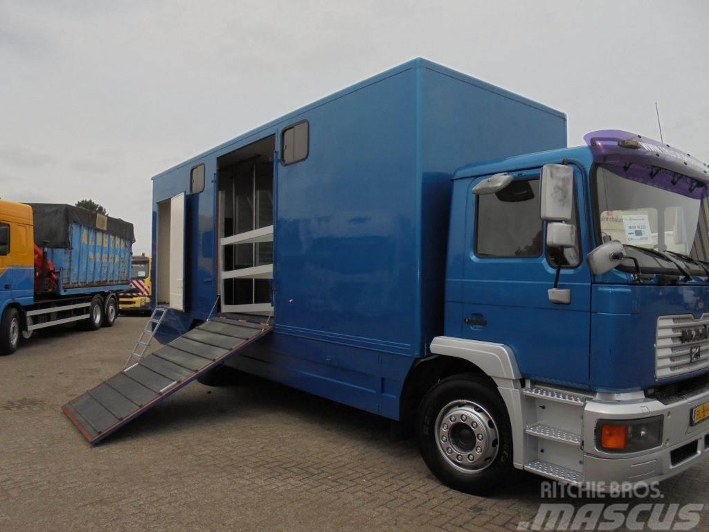MAN 12 .225 + MANUAL Camion per trasporto animali