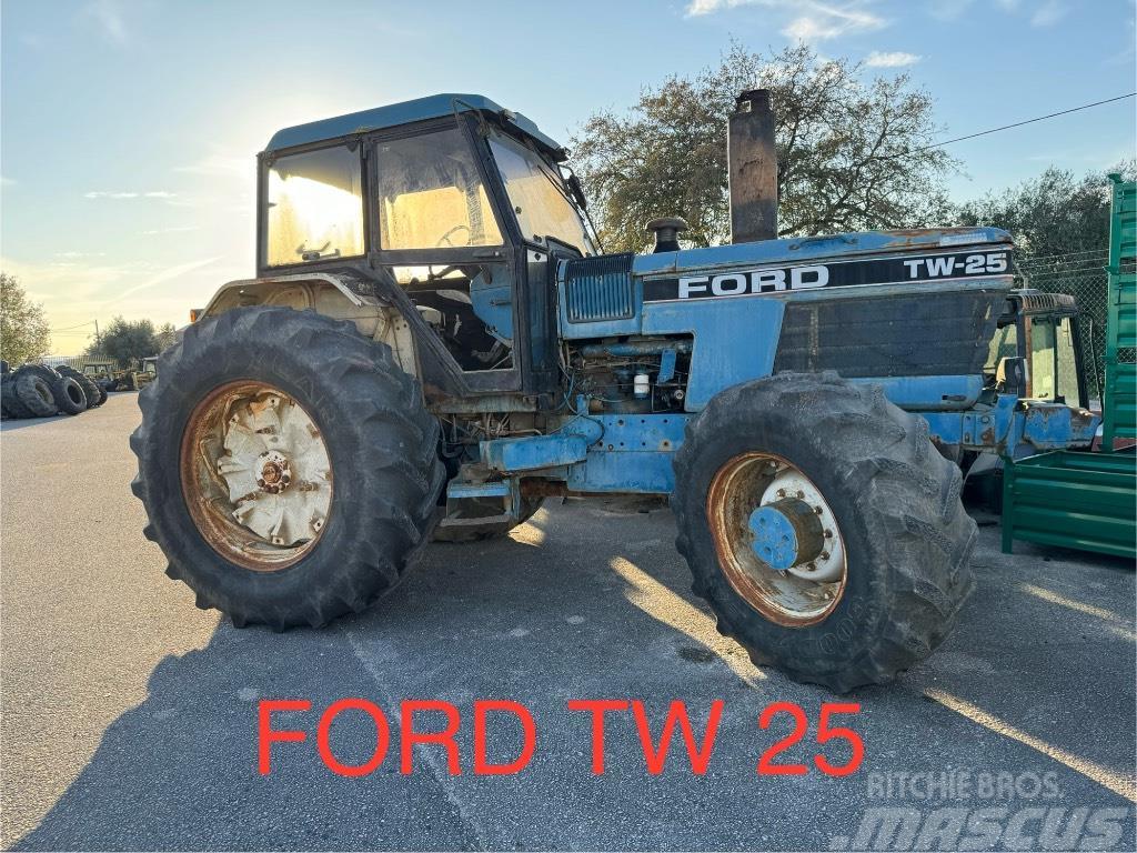 Ford / New Holland TW25 Trattori