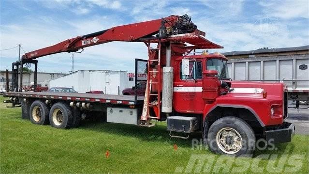 Mack RB690S Boom Truck Camion altro