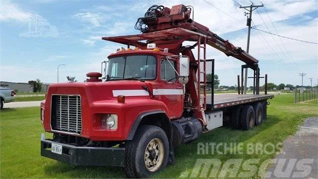 Mack RB690S Boom Truck Camion altro