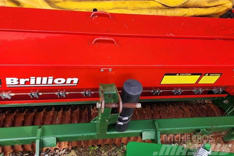 Agri Tech 2m Brillion fine seed planter( as good as new Camion altro