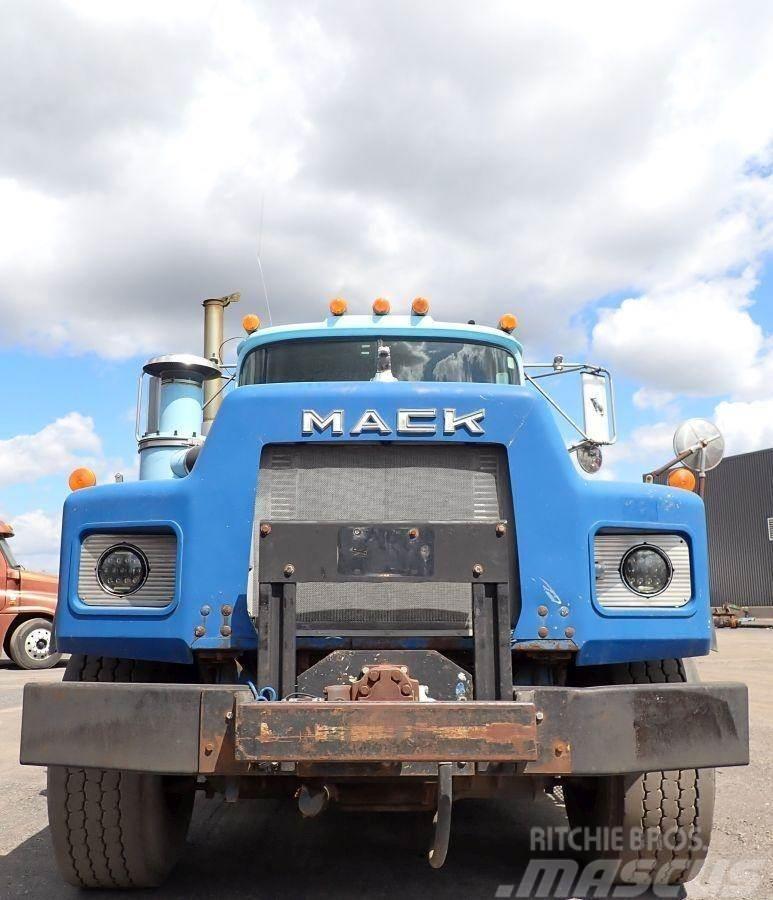 Mack RB688S Camion con gancio di sollevamento