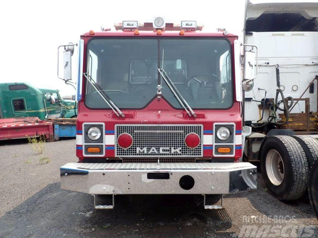Mack MR686P Camion Pompieri