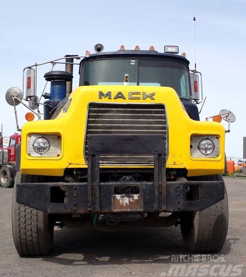 Mack DM690S Camion con gancio di sollevamento