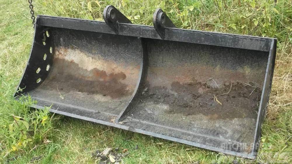 Geith Ditching Bucket x 1.5 metres £300 plus vat £360 Altri componenti