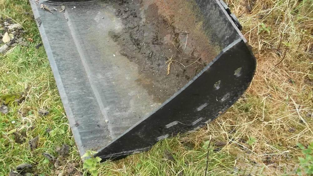 Geith Ditching Bucket x 1.5 metres £300 plus vat £360 Altri componenti