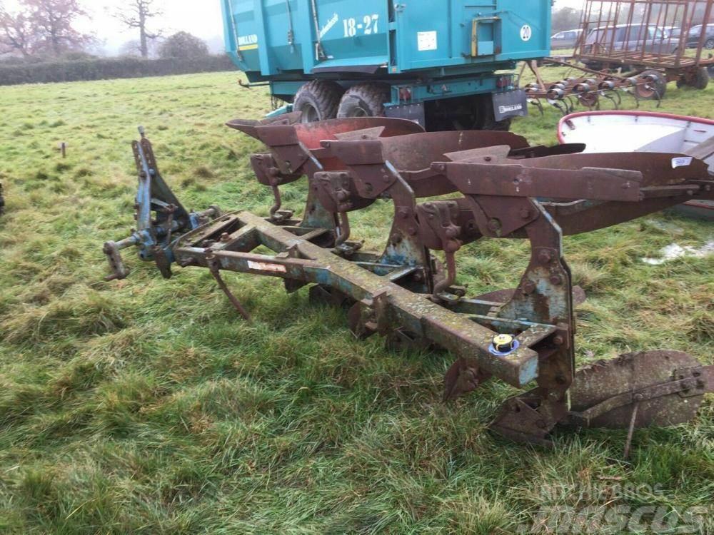 Ransomes 3 Furrow reversible plough £450 plus vat £540 Aratri convenzionali