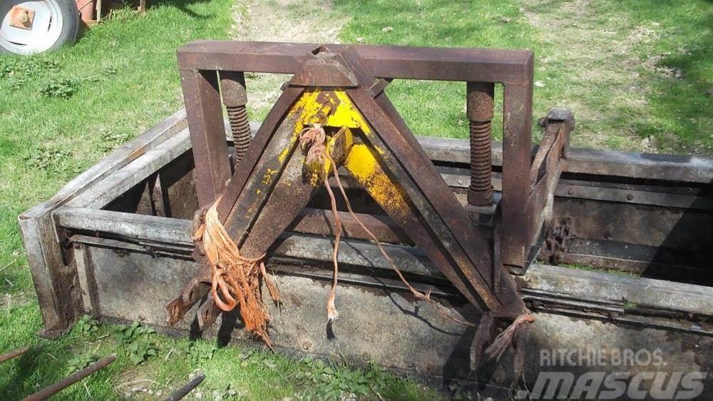  tractor mounted dung scraper £450 Frangizolle