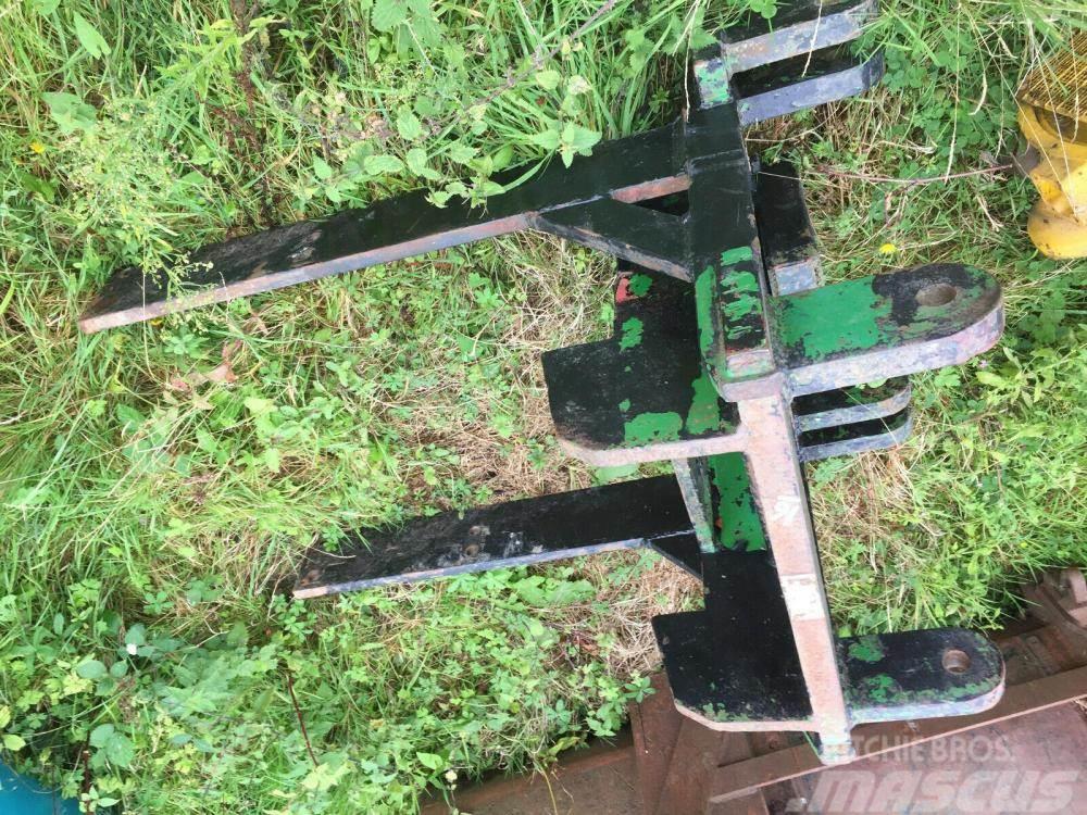  Tractor mounted front linkage frame Trattori