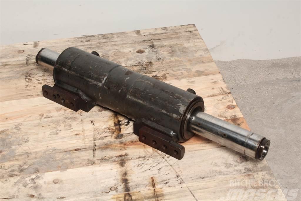 Valtra S353 Front axle steering cylinder Trasmissione