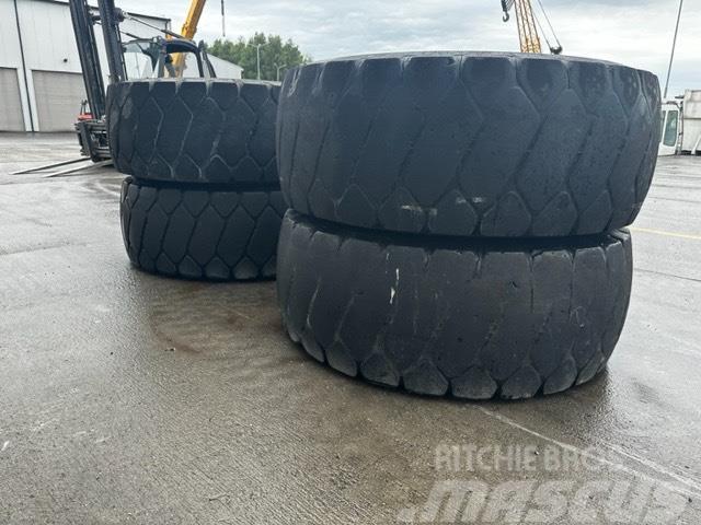 Liebherr solid wheels filled with elastomer Pneumatici, ruote e cerchioni