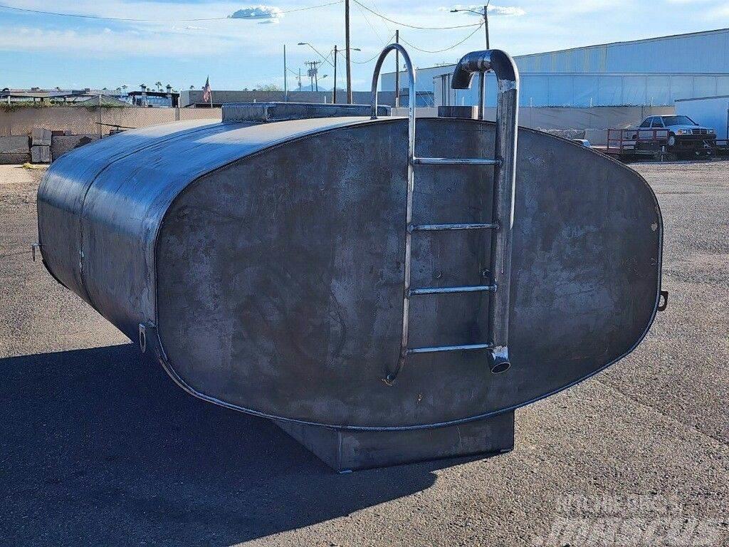  Custom 2000 Gallon Water Tanks Serbatoi