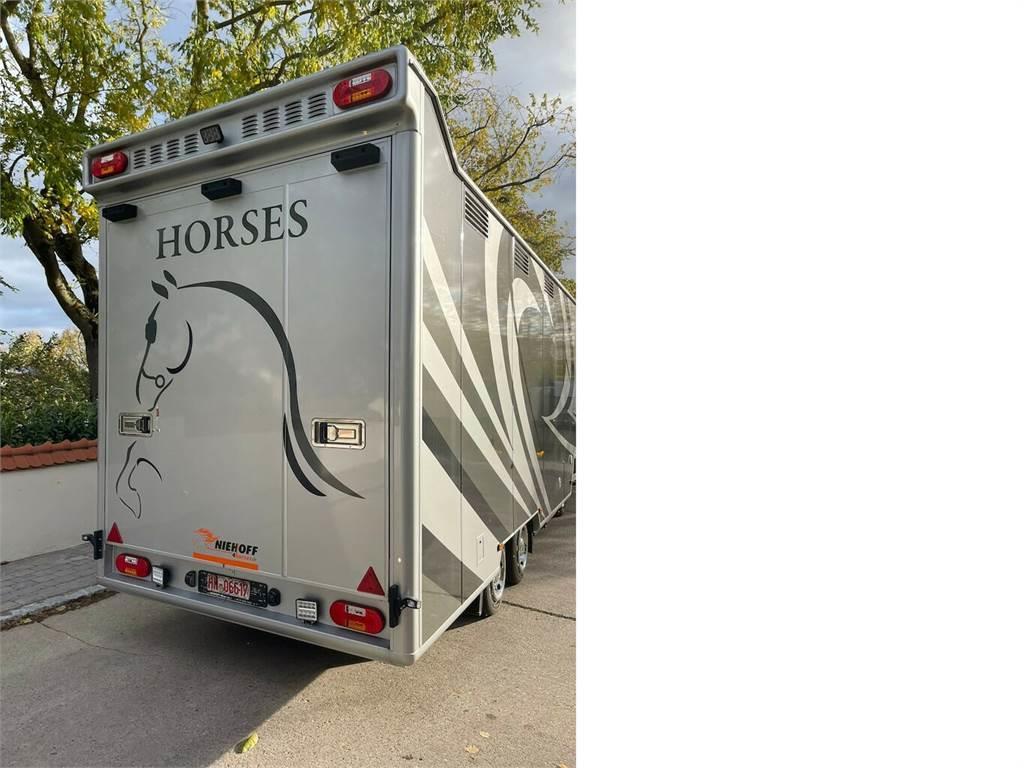 Blomenröhr / Niehoff 4-5 Pferde und Wohnung Semirimorchio per il trasporto di animali