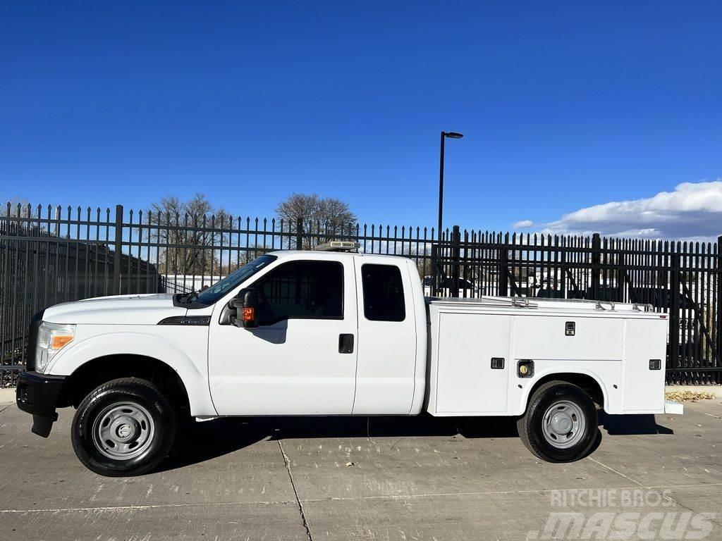Ford F-250 Super Duty with 8ft Service/Utility bed (4x4 Carroattrezzi