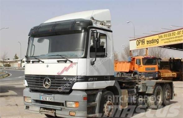 Mercedes-Benz 2531 Camion portacontainer