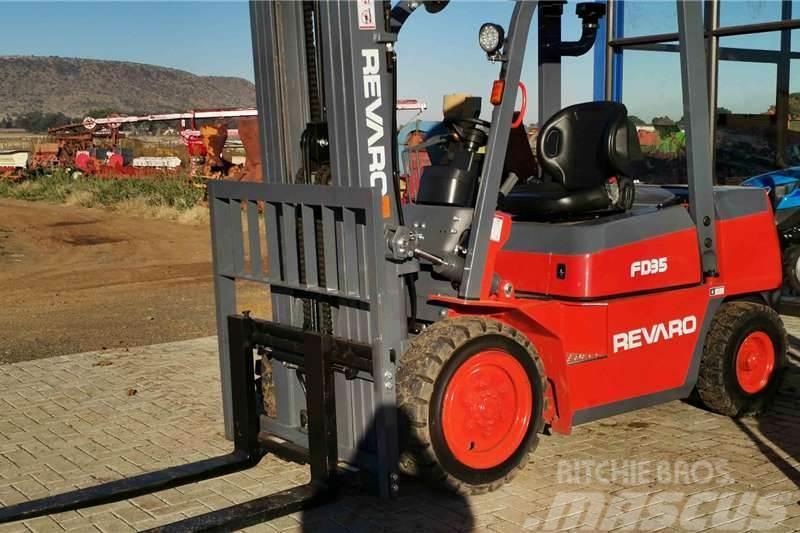  Other Revaro FD35 Standard 2.5 Ton Diesel Forklift Trattori