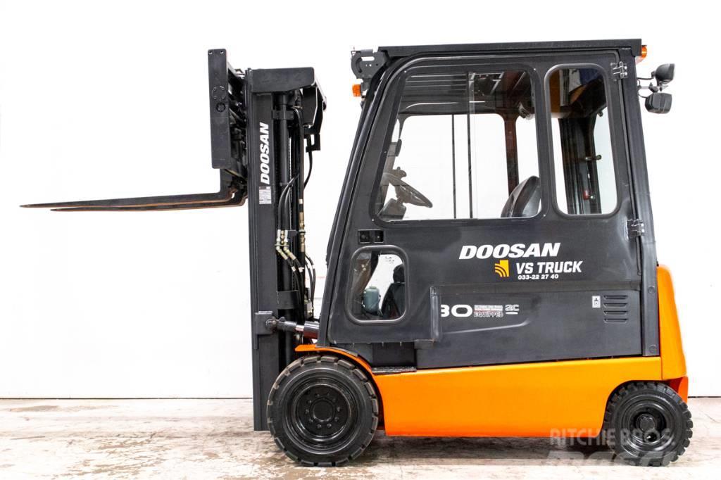Doosan B30X, 3-tons motviktstruck med låga timmar Carrelli elevatori elettrici