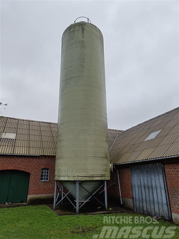Tunetank 70 tons med snegl Macchinari per scaricamento di silo